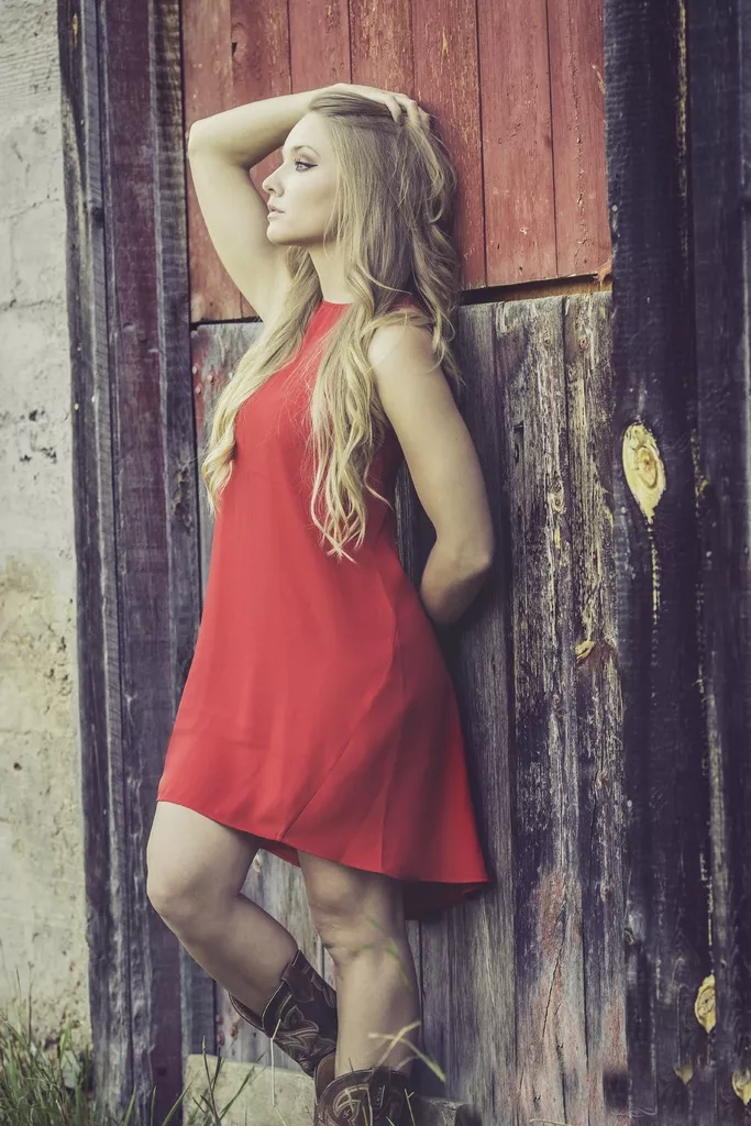outdoor-person-wood-girl-old-barn-692349-pxhere.com_.webp
